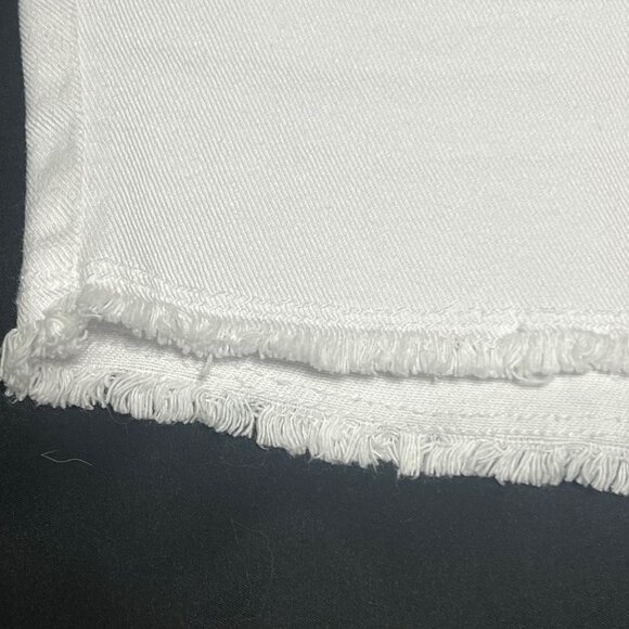 White Shorts, Venus, Size 6, cut-off, (98% cotton, 2% elastane) - Picture 9 of 9